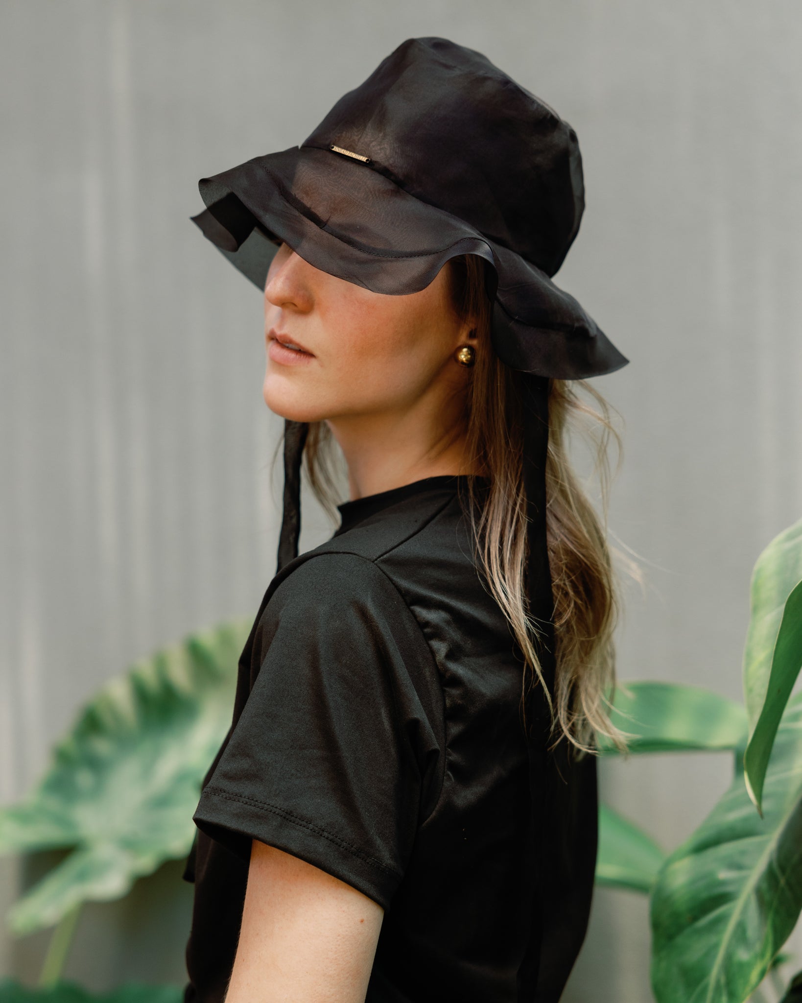 BLACK SILK HAT