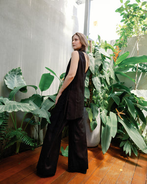 BLACK LONG BOW VEST