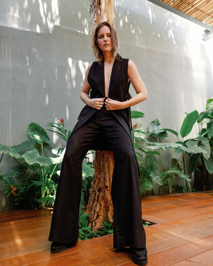 BLACK LONG BOW VEST