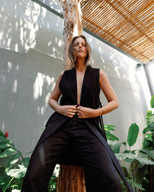 BLACK LONG BOW VEST