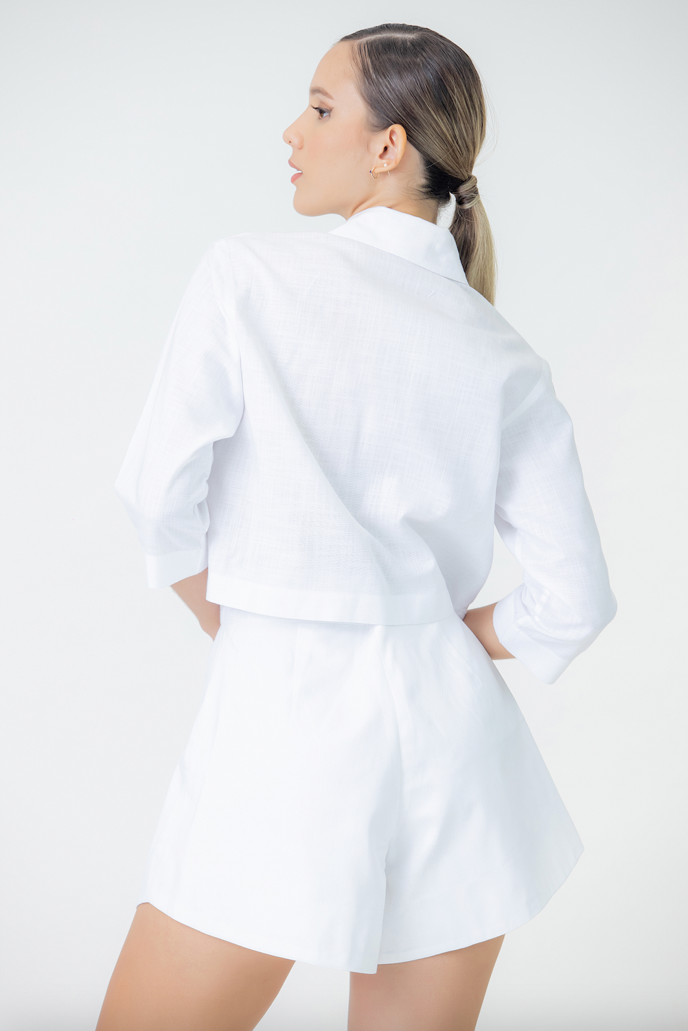 WHITE CROP SHIRT